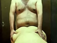 Gozando la jugosa verga del jefe de mi esposo mientras no está en casa, tetona natural eva hotwife 😈