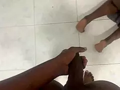 Atrape a la Madrastra Buscando Cosas en Mi Ropa