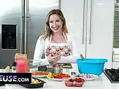 Styvsöner knullar sin vackra styvmamma under digital intervju för matshow – freeuse