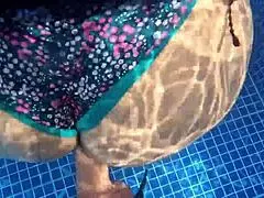 latina milf culona recibe la dura verga de un desconocido en la piscina publica