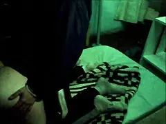 Máme sex na posteli a pak ve tmě.