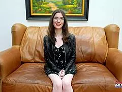 hazel o'connor sucks juicy cock after ringing her bell