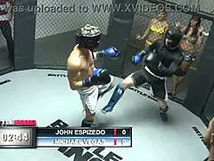 Suocera MILF in rete si piega per ditata anale e apertura culo sul letto