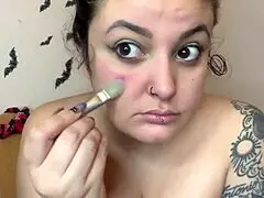 Fetish kitten gets topless for cute makeup and curvy reveal 😻💄🔥