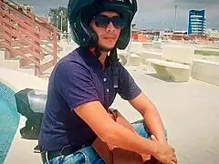 I'm sexy bisexual with huge ass offering money for sex now