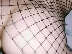 이 핫한 마른 라틴아 아내 란제리 입고 곡선 자랑해