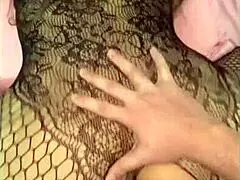 اوسخ سكس مصري ام رباب زانقة بواب في الاوضة يجيب لبنه في كسها اه يا عرص