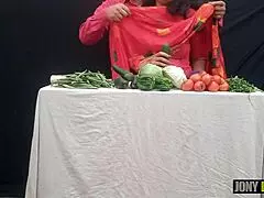 jony darling fucks veggie seller whore doggystyle in open market creampie