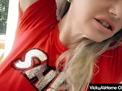 bikini milf vicky vette fingers her thick pussy lips post beach fun