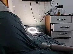 ei garoto, quer ver essa latina branquinha levando no cuzinho apertado pelo pauzudo?