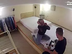 MILF cantik Brittany Bardot nunduk buat ngentot dalam publik