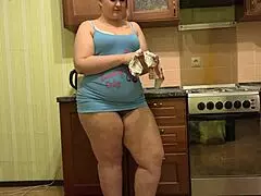 chubby housewife drops cleaning chores to fuck pawg amateurs big ass