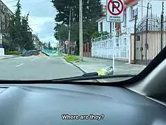 Sensuales hermanastras milf latinas me convencen de follarlas aire libre perrito vaquera doble coño público