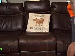 Você não vai acreditar no que madrasta pega com pauzão monstro em ação?