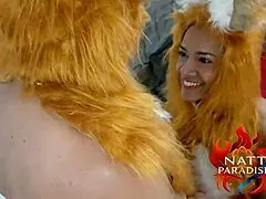 raposinha gets bent over doggystyle by raposao deepthroat cumswallow in car 😈💦