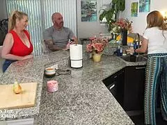 Mostanhúg könyörög mostanfi óriás farkát mélytorok szopásért hatalmas természetes cicikkel tabut szerepjáték