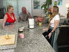 Mostanhúg könyörög mostanfi óriás farkát mélytorok szopásért hatalmas természetes cicikkel tabut szerepjáték