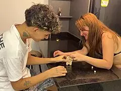 mi madrastra latina con culo enorme apuesta y la cojo trampa rica