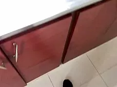 infiel ama de casa seduce al plomero mientras su marido trabaja en casa porno español