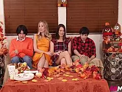 Hej mali, dve milf-ove da te nauče prave svekrvine jebačke lekcije, a?