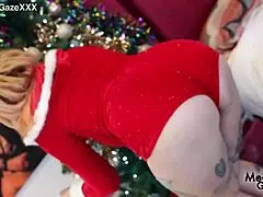 Scarlett loves her early Christmas fuck so much