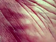 صغّرته صغير 18+ في طيات قدمي الضخمة للعبة فتش قدم حارة جداً