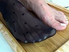 she slips off her heels and pees right into her shoes showing that wet hairy pussy