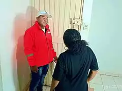 Horny mature flashes ass blows delivery stranger offers stepmom blowjob