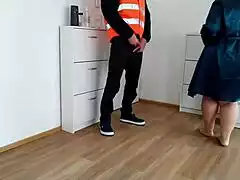 A DELIVERY MISTAKE LEAVES CUM DRIPPING ON MATURE MILF'S FAT HAIRY ASS