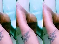 Suellen Santos maxes out card then pays with mature pussy