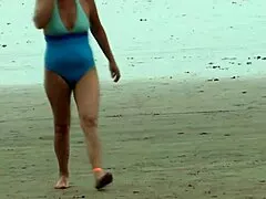 😍 adrastra on beach shaves hairy pussy for bikini fit... hot voyeur view!