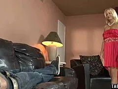 Pierced Pussy Milf Stepmom Payton Leigh Facesits Resting Dude FFM