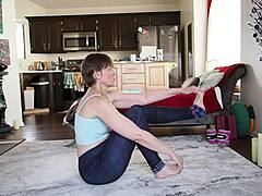 Yoga con un bambino carino