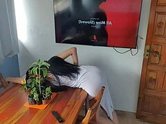 Giovani MILF messicane affrontano sfide anali