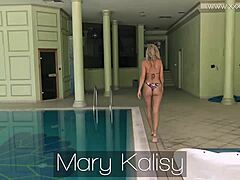 Mary Kalisys se fait plaisir en solo beauté russe