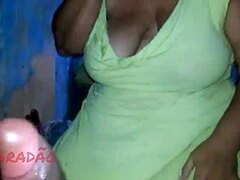 Zorra de grandes tetas es follada duro