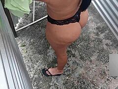 Hete Latina MILF showt haar troeven