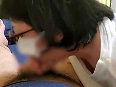 Japansk fru njuter av oralsex