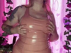 Sexy Mama in Latex-Outfit