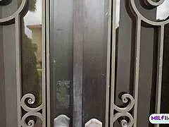 trixi brooks turns pizza tip into big booty blowjob