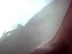 sexy bbw con panza gorda se ducha masturbando coño mojado y tetas naturales