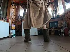 i'm in goldn fur dress deepthroatin then hard doggy bent over freezer ahh