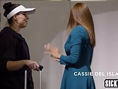 lucky teen sophia burns fingers horny milf cassie del isla's wet pussy 👅💦😍