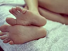 WOW, FOOT FETISH MILF FINGERS ALL HOLES AND LICKS HER SEXY TOES!