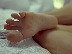 WOW, FOOT FETISH MILF FINGERS ALL HOLES AND LICKS HER SEXY TOES!
