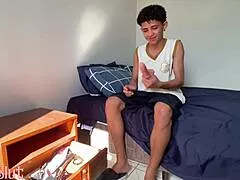 peguei meu enteado com meus consolos e fodi ele no cu bem forte