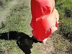 Madrasta flashes big ass publicly on street begging for outdoor exposure video!