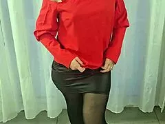 Hey, watch me slip off leather skirt and nylons to flash my huge ass!