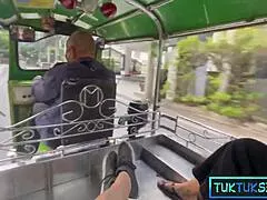 quer ver uma thai tatuada fofa sendo pega e comida forte?