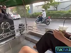 quer ver uma thai tatuada fofa sendo pega e comida forte?